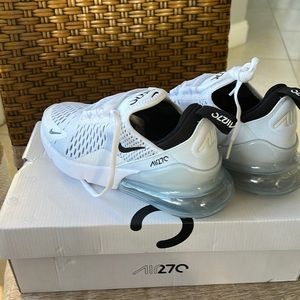 Nike air max 270 brand new with box (box is not in perfect condition)